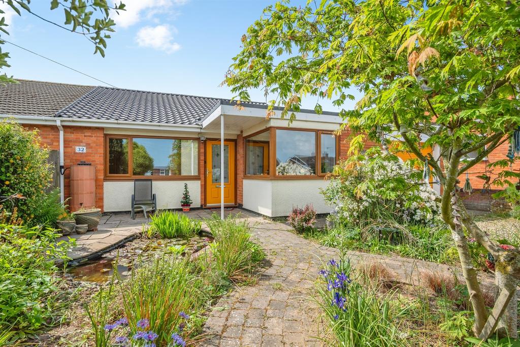 3 bedroom semi-detached bungalow for sale