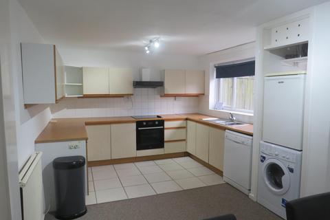 3 bedroom house to rent, Churchill Road, STAMFORD