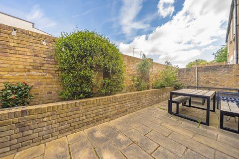 2 bedroom flat for sale, Iveley Road, London SW4