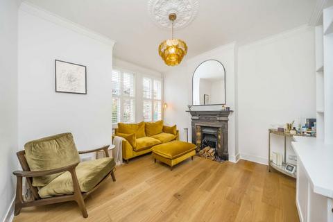 2 bedroom flat for sale, Iveley Road, London SW4