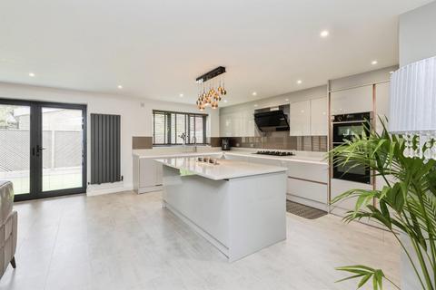 6 bedroom detached house for sale, Grasleigh Avenue, Bradford BD15