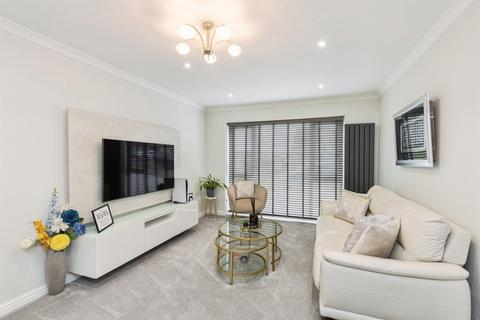 6 bedroom detached house for sale, Grasleigh Avenue, Bradford BD15