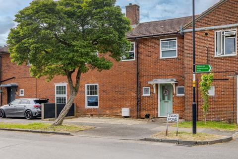 Ellis Road, Coulsdon, CR5