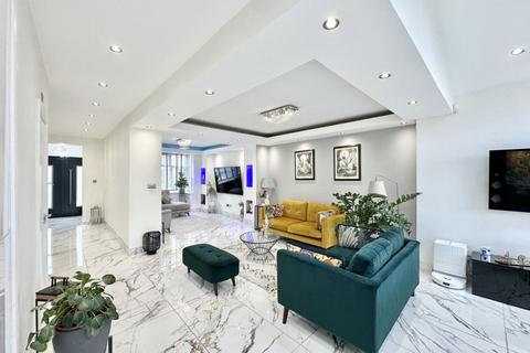 Acacia Avenue, Hayes