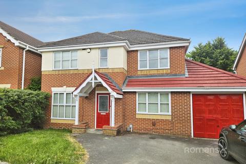 4 bedroom detached house to rent, Hurworth Avenue, Langley, Slough, SL3
