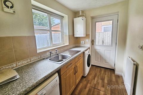 4 bedroom detached house to rent, Hurworth Avenue, Langley, Slough, SL3