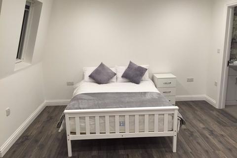 Studio to rent, Essex Road, Islington, N1