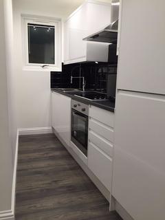 Studio to rent, Essex Road, Islington, N1
