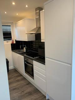 Studio to rent, Essex Road, Islington, N1