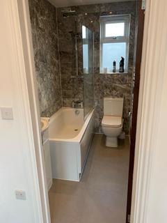 Studio to rent, Essex Road, Islington, N1