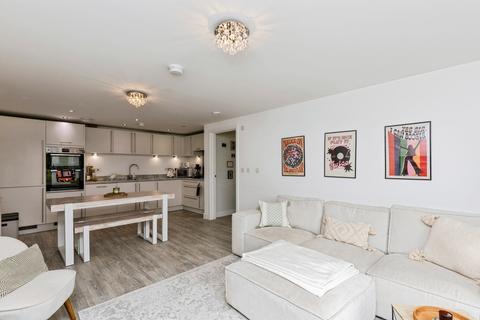 2 bedroom flat for sale, Cornwell Avenue, Crawley, RH10