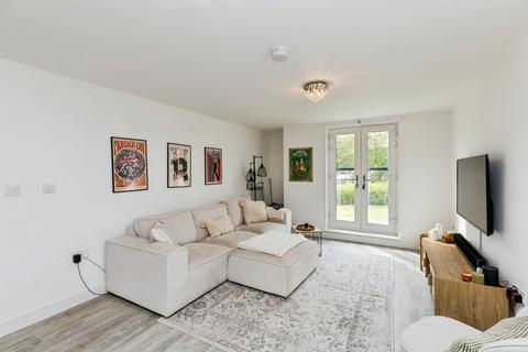 2 bedroom flat for sale, Cornwell Avenue, Crawley, RH10