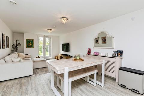 2 bedroom flat for sale, Cornwell Avenue, Crawley, RH10