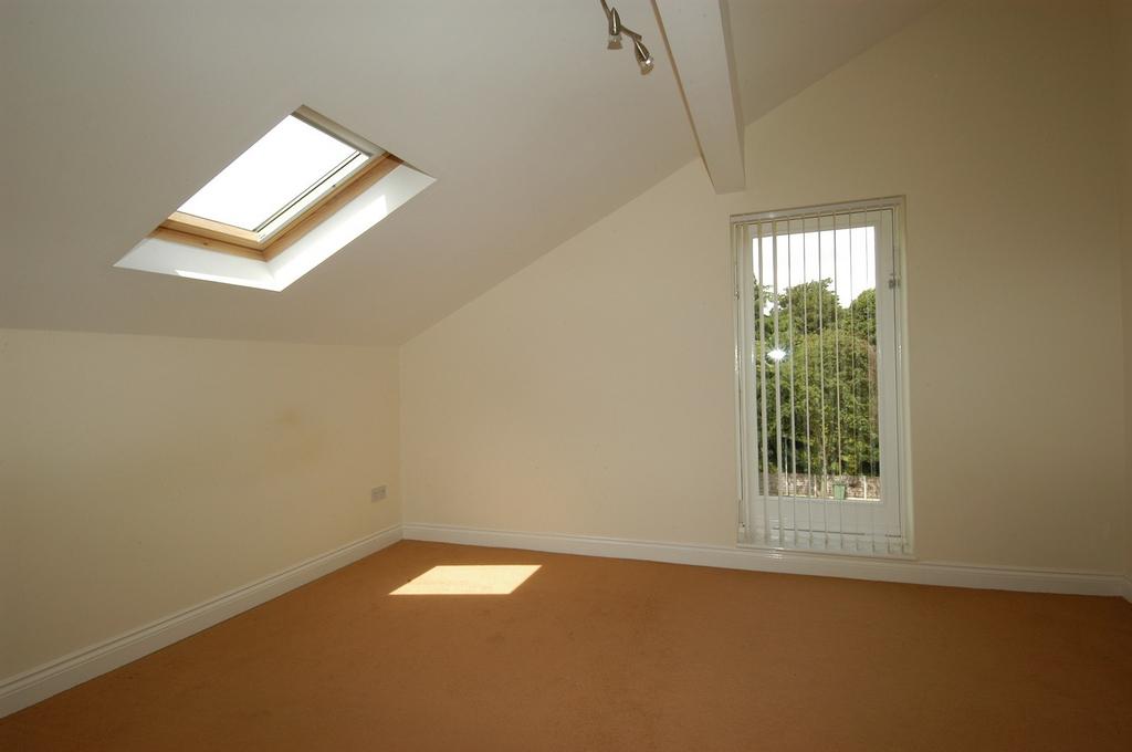 Apartment in Heaton Moor - View 4