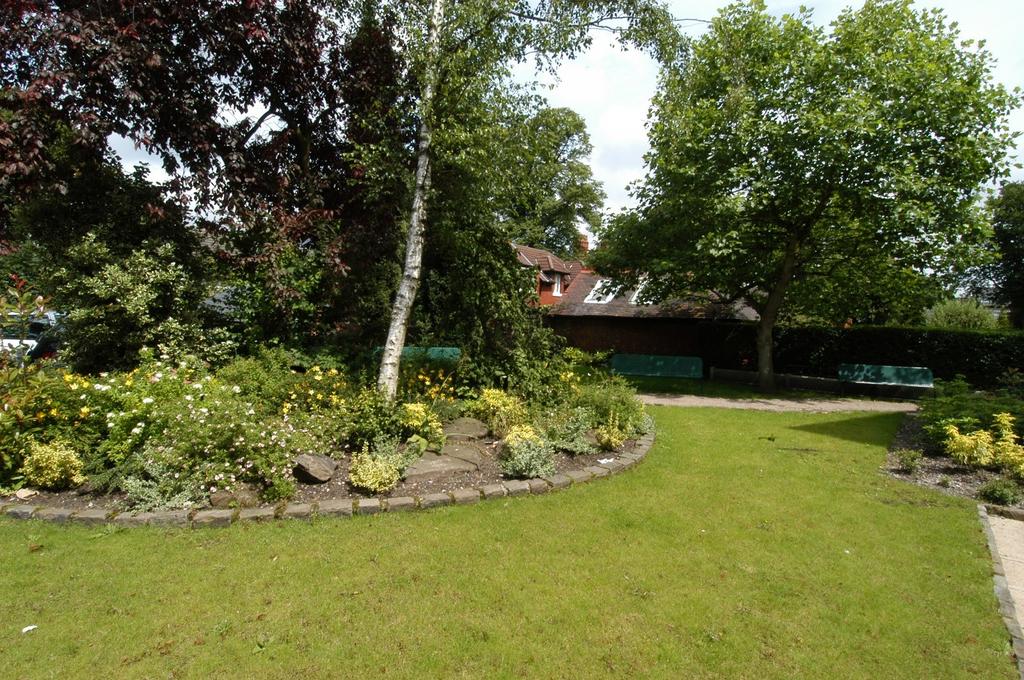 Apartment in Heaton Moor - More