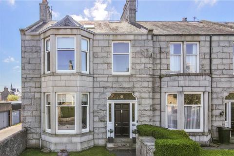 5 bedroom end of terrace house for sale