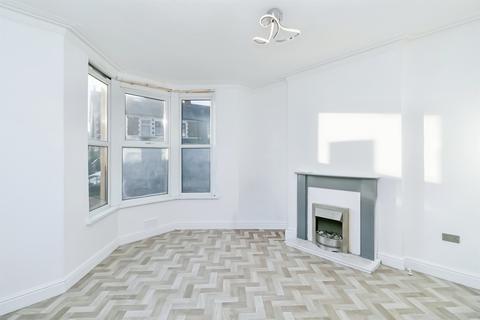 4 bedroom end of terrace house for sale, Court Road, Barry