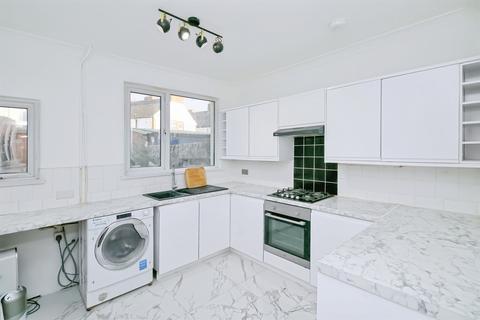 4 bedroom end of terrace house for sale, Court Road, Barry