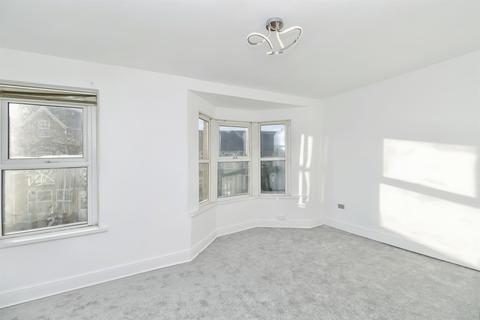 4 bedroom end of terrace house for sale, Court Road, Barry