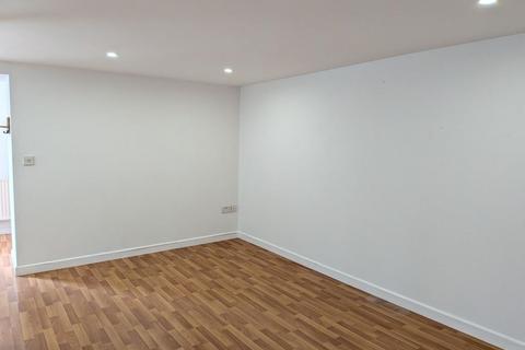 2 bedroom flat to rent, Llanelli, Bryn Road