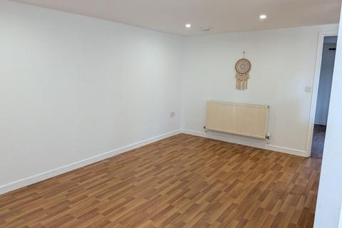 2 bedroom flat to rent, Llanelli, Bryn Road