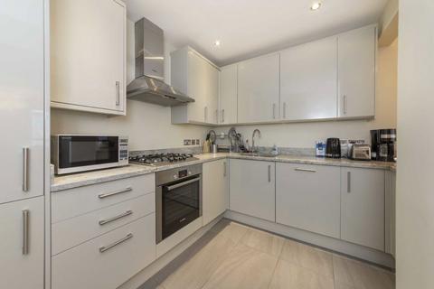 2 bedroom flat to rent, Crutched Friars, London EC3N