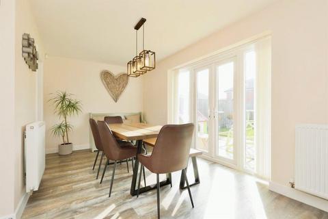 4 bedroom detached house for sale, Newstead Grove, Harworth & Bircotes, Doncaster, South Yorkshire, DN11