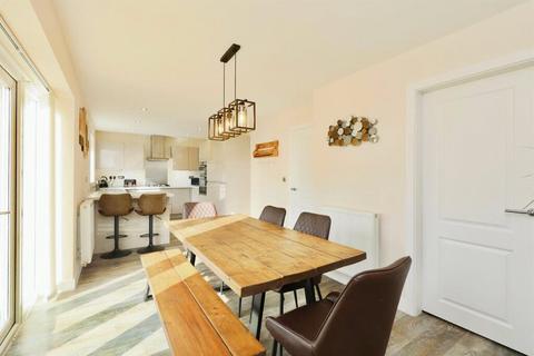 4 bedroom detached house for sale, Newstead Grove, Harworth & Bircotes, Doncaster, South Yorkshire, DN11