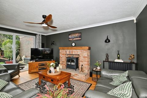 2 bedroom bungalow for sale, Becksbourne Close, Penenden Heath, Maidstone, Kent, ME14