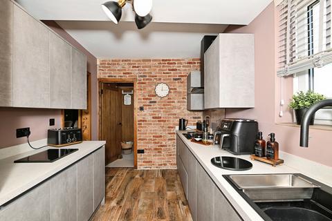 2 bedroom bungalow for sale, Becksbourne Close, Penenden Heath, Maidstone, Kent, ME14