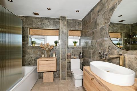 2 bedroom bungalow for sale, Becksbourne Close, Penenden Heath, Maidstone, Kent, ME14