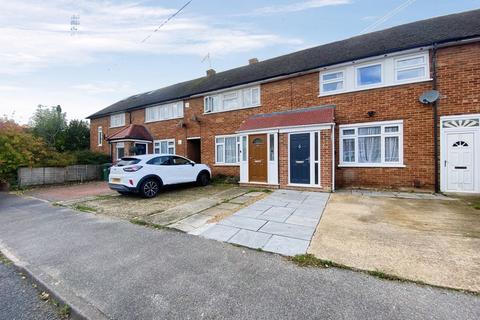3 bedroom terraced house to rent, Ryvers Road, Langley SL3