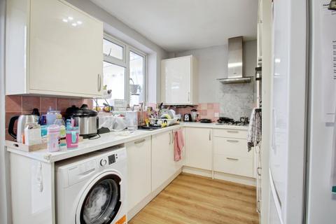 3 bedroom terraced house to rent, Ryvers Road, Langley SL3