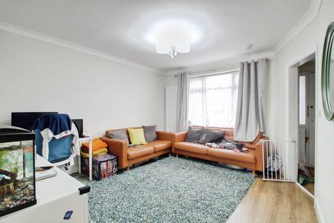 3 bedroom terraced house to rent, Ryvers Road, Langley SL3