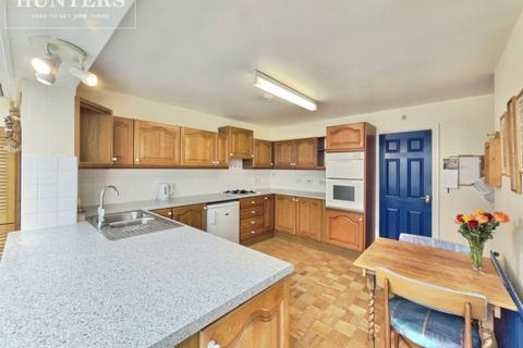 4 bedroom detached house for sale, Moorland Place, Silkstone Common, Barnsley