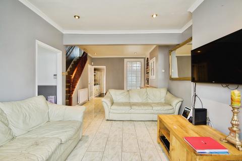 2 bedroom terraced house for sale, Kings Road, London, N18