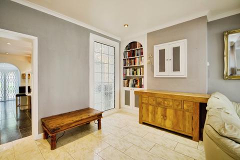 2 bedroom terraced house for sale, Kings Road, London, N18