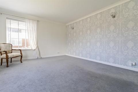 2 bedroom flat for sale, St Aubins Court, Sea Lane, Ferring