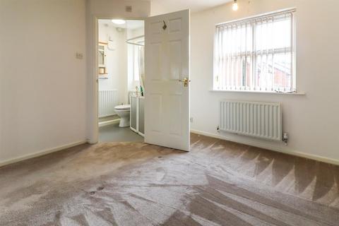 2 bedroom semi-detached house to rent, Clayhanger Lane, Walsall