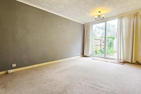 1 bedroom flat for sale, Rockingham Close, Uxbridge, Middlesex, UB8