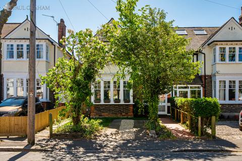 Grosvenor Avenue, Carshalton