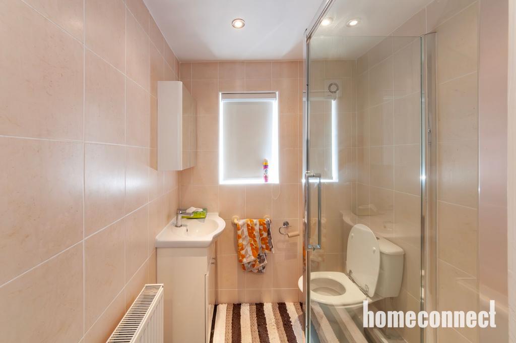 GF Shower room