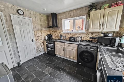 2 bedroom end of terrace house for sale, Nussey Avenue, Birstall