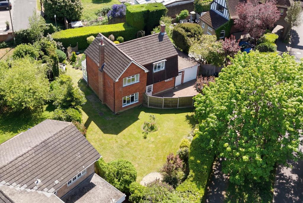 Detached house exterior, garage, garden