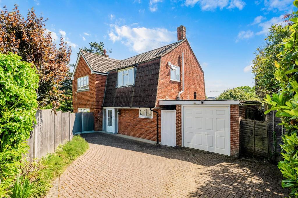 Detached house exterior, driveway, garage