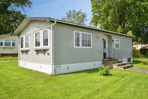 2 bedroom park home for sale, The Green, Romford, RM3