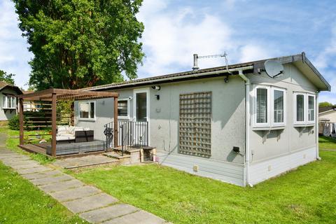 2 bedroom park home for sale, The Green, Romford, RM3