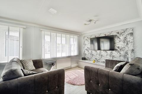 2 bedroom park home for sale, The Green, Romford, RM3