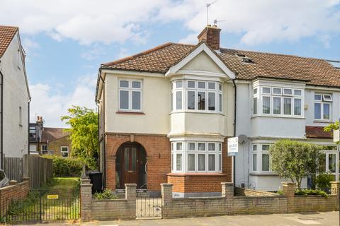 Manton Avenue, Hanwell, London, W7