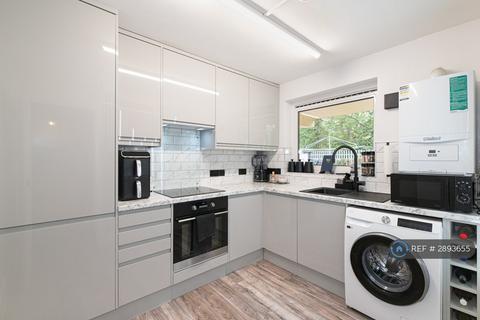 1 bedroom flat to rent, Hamilton Drive, Romford, RM3
